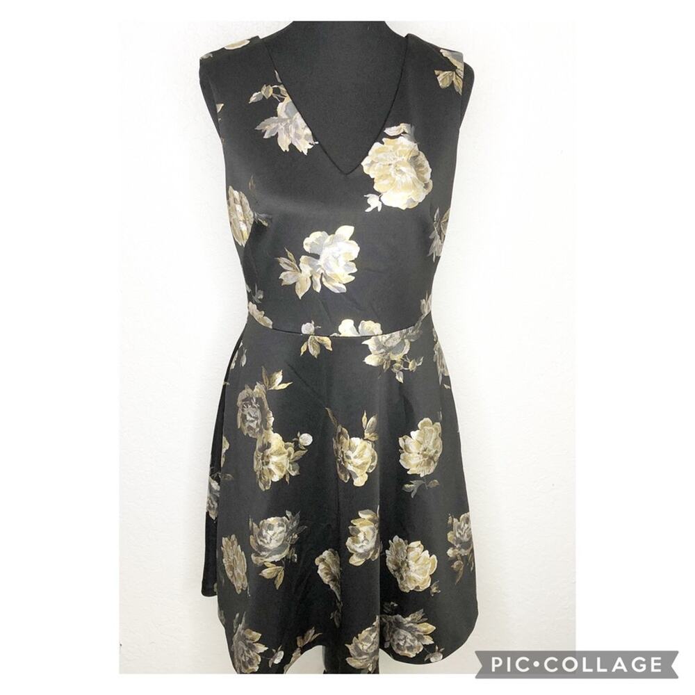 WHBM black gold silver metallic floral v neck fit and‎ flare dress size 8